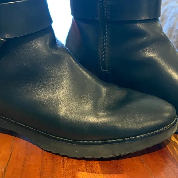 Fitflop Elegant Black Heeled Boots - Picture 6 of 7